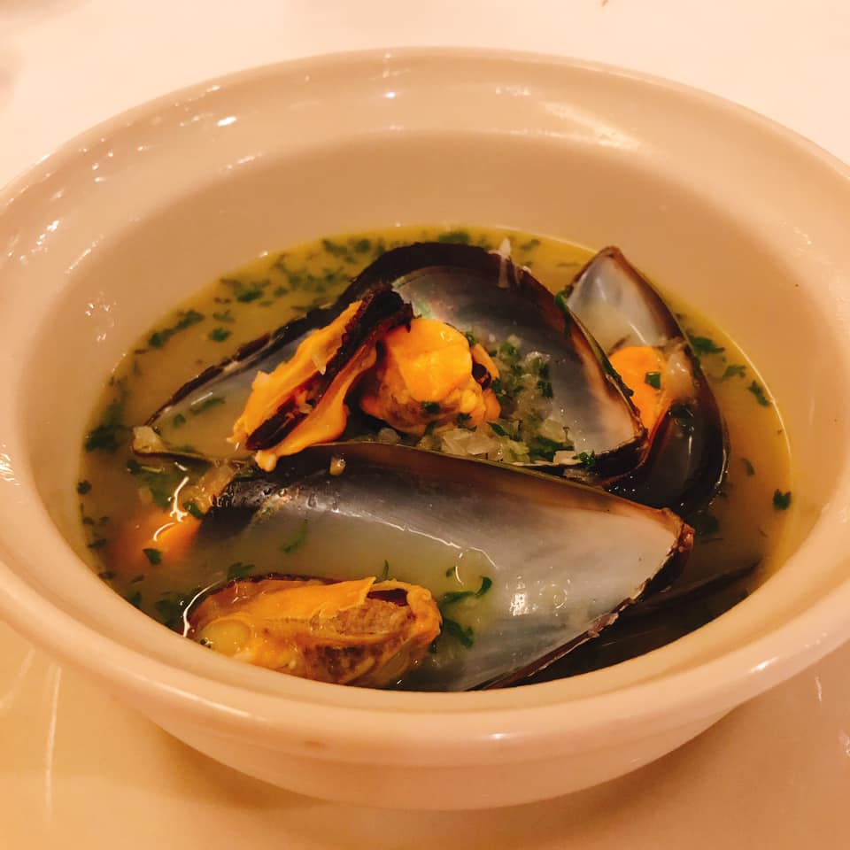 Mussels steamed in a white wine (Lyon French restaurant)