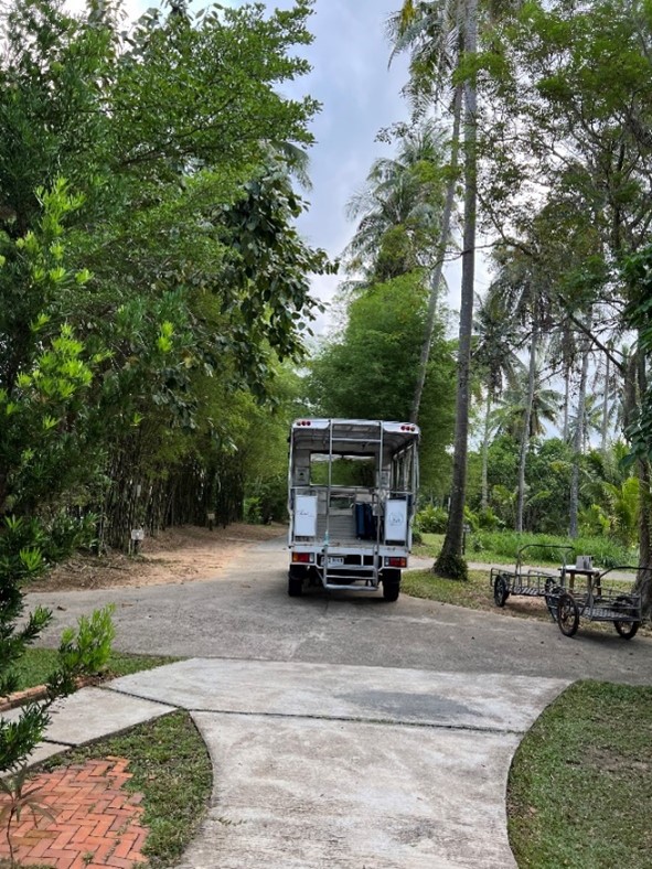 รถรับส่งจากรีสอร์ตไปที่เรือข้ามฟาก Shantaa Resort Koh Kood